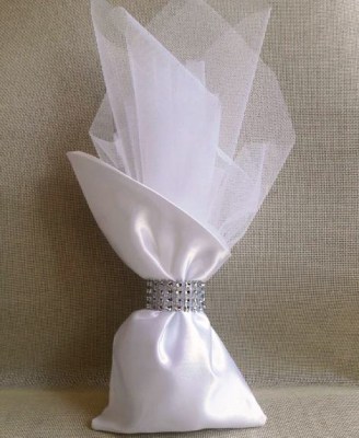 mpomponiera-gamou-pougki-saten-me-strass